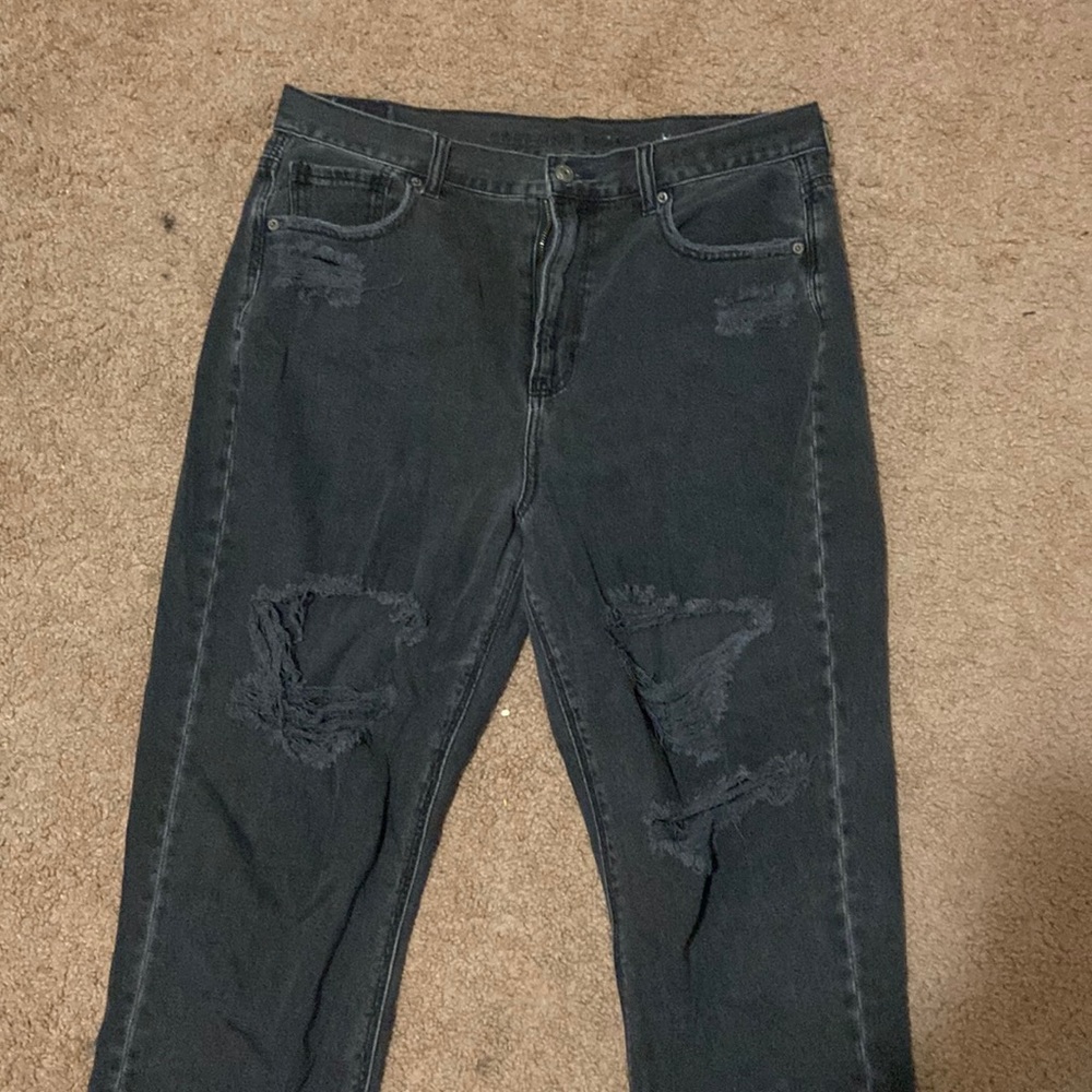 Black ripped American Eagle mom jeans